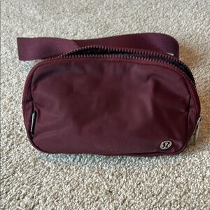 lululemon athletica Everywhere Belt Bag in merlot
